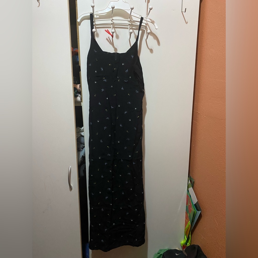Gap dress. 100% Rayon. Size 4. No visible stain.